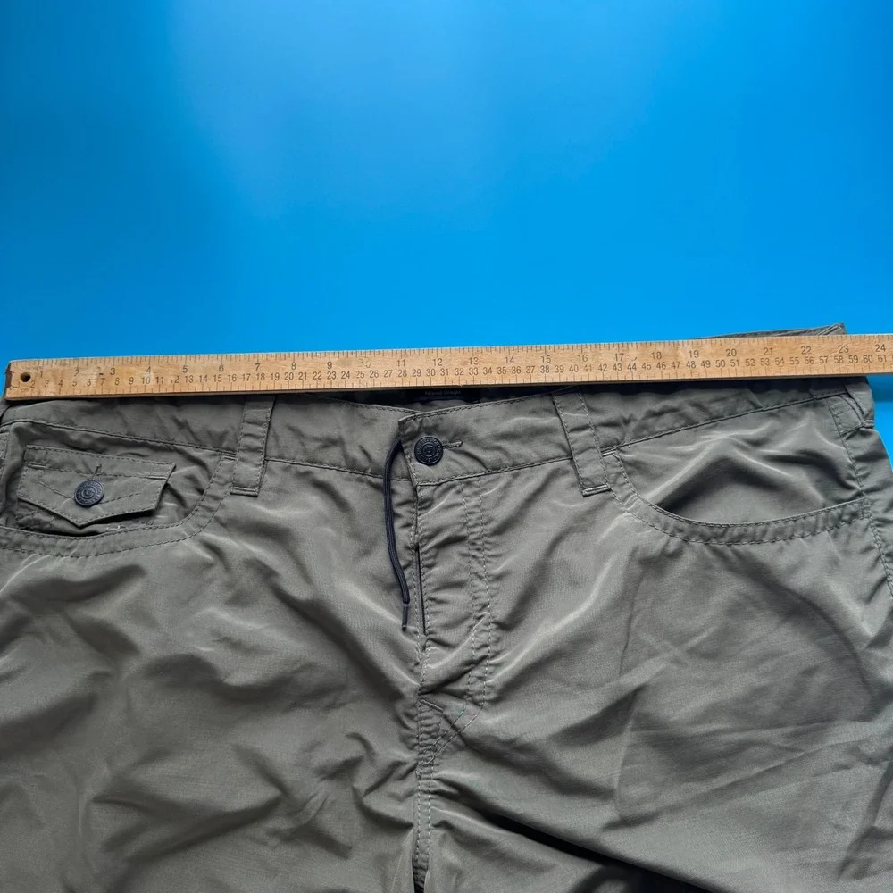 True Religion Ricky Relaxed Straight Shorts Mens 42 Olive Green Cargo Pockets